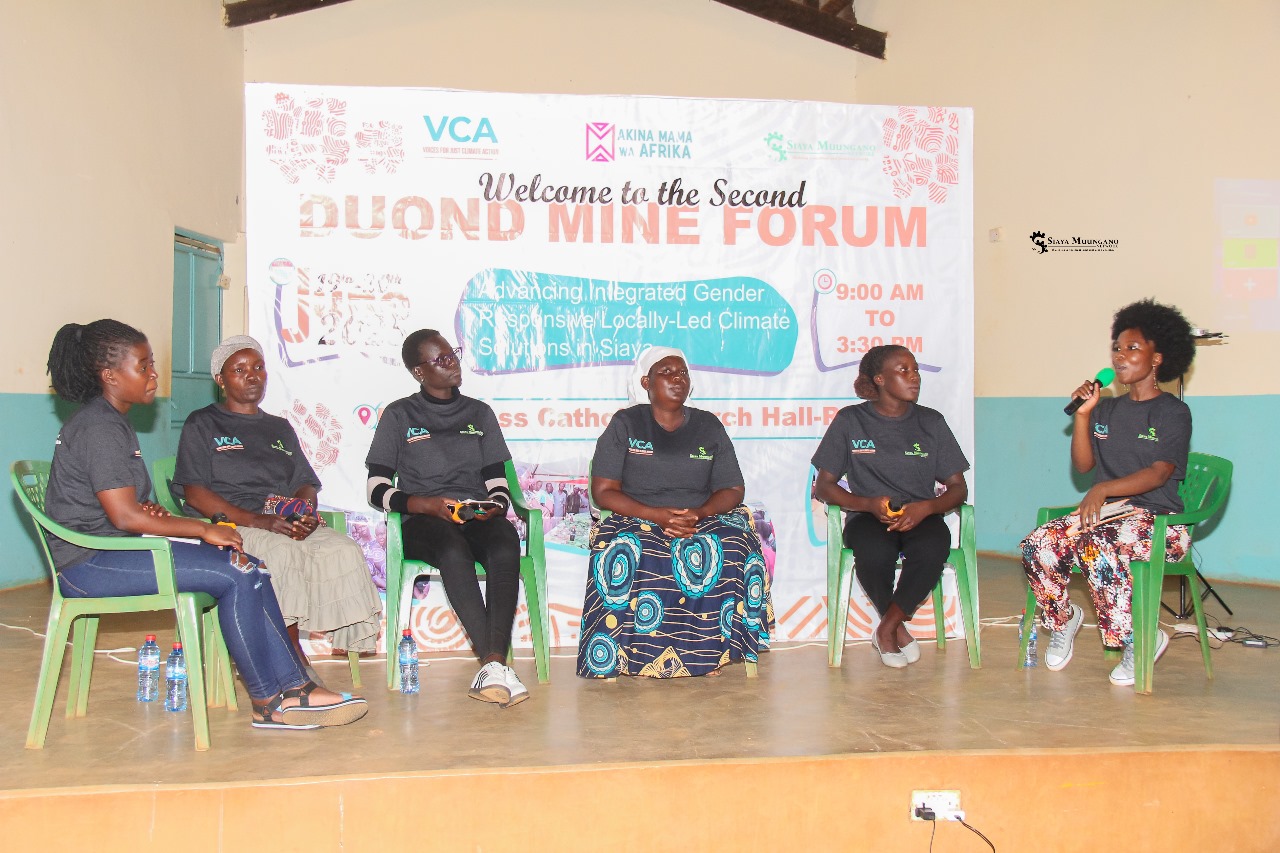 Women participating in climate action at Duond Mine Forum